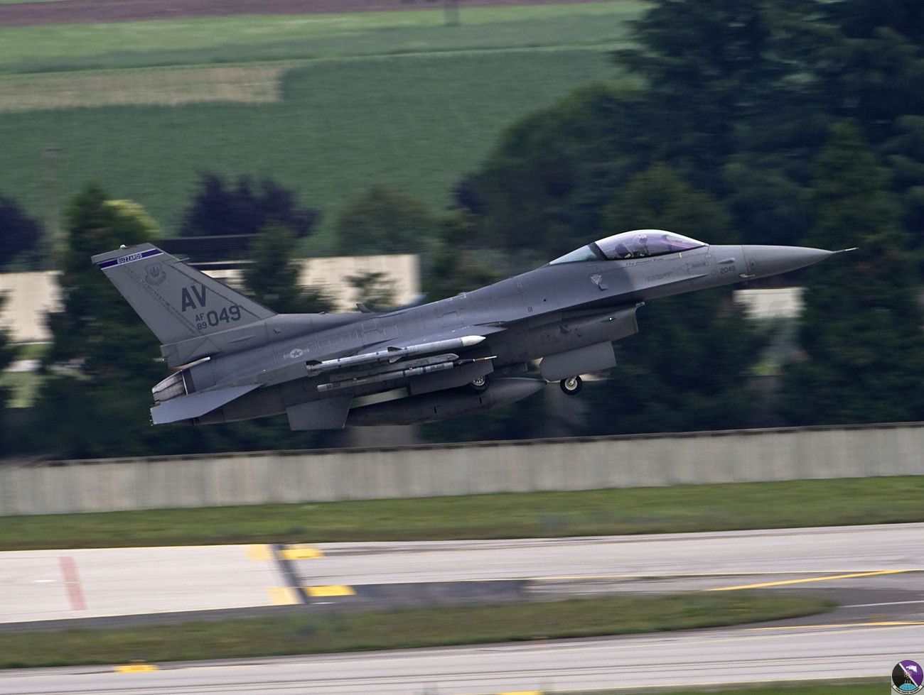 f 16cm 89 2049 take off from tower